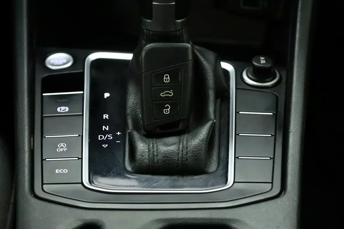 Volkswagen Jetta 1.6 AT (110 hp) - 14