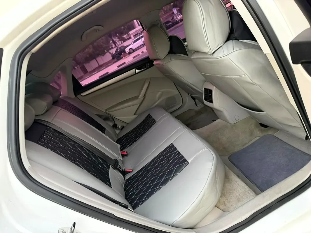 Volkswagen Passat 1.4 AMT (125 حصان) - 10