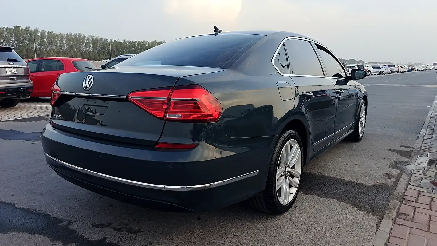 Volkswagen Passat 2.0 FSI DSG (200 hp) MT - 7