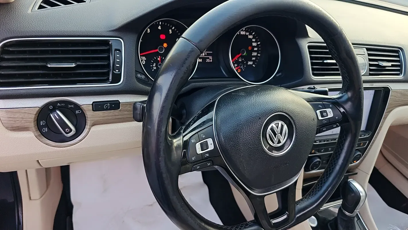 Volkswagen Passat 2.0 FSI DSG (200 hp) MT - 15