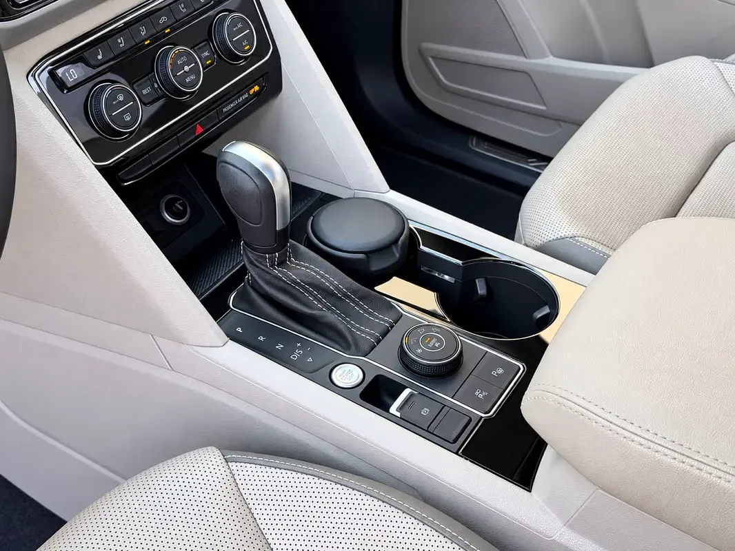 Volkswagen Teramont 3.6 V6 AT (280 حصان) - 8