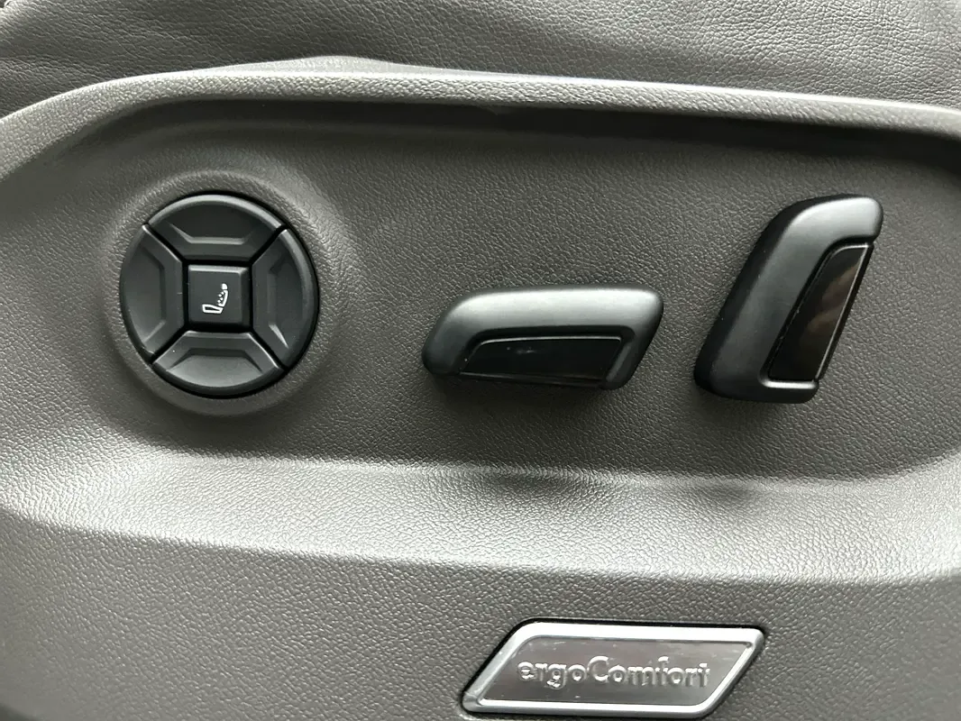 Volkswagen Touareg 3.0 AT 4WD (340 hp) - 10
