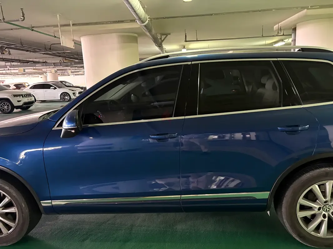 Volkswagen Touareg 3.6 AT (280 حصان) - 3