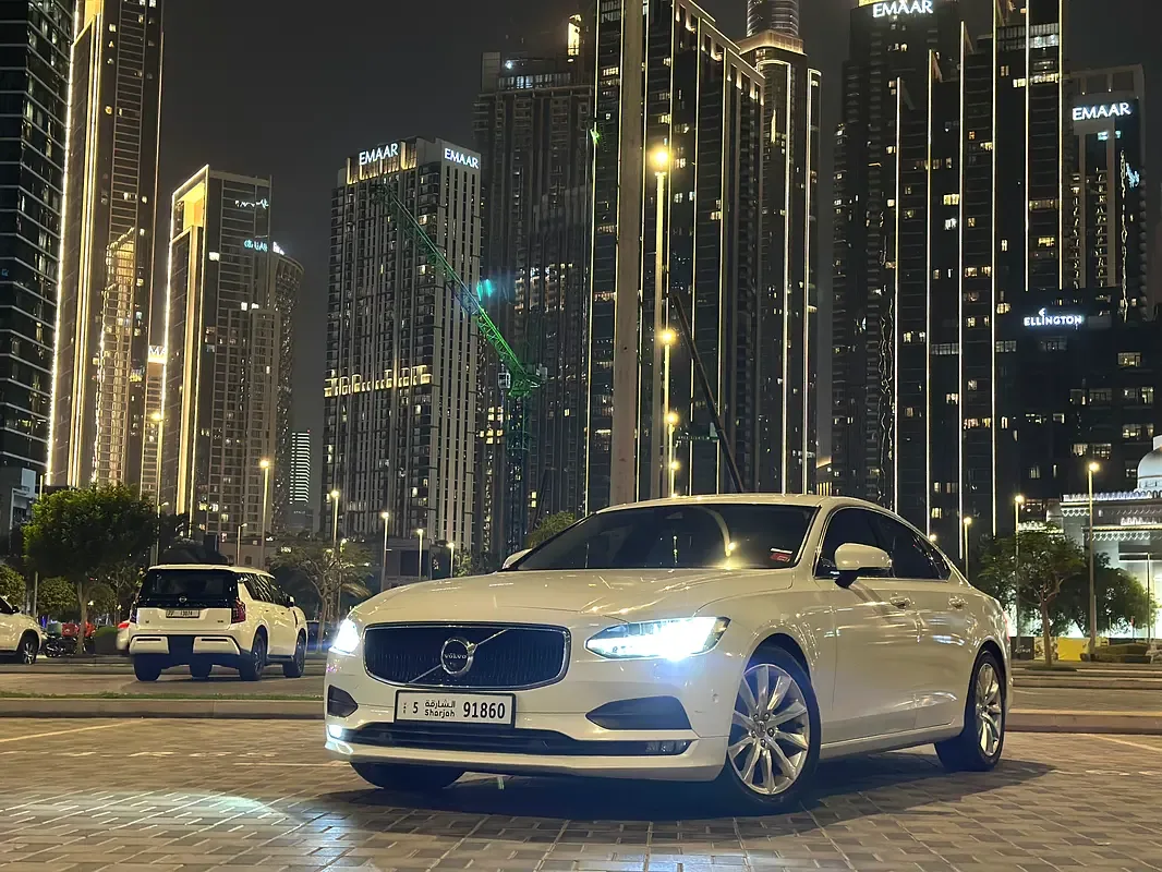 Volvo S90 2.0 AT AWD (320 حصان) - 3