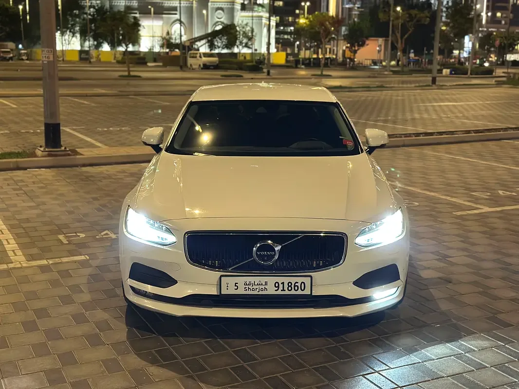 Volvo S90 2.0 AT AWD (320 حصان) - 4