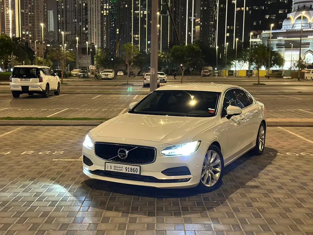 Volvo S90 2.0 AT AWD (320 حصان) - 2