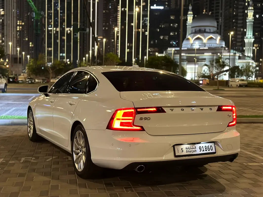 Volvo S90 2.0 AT AWD (320 حصان) - 6