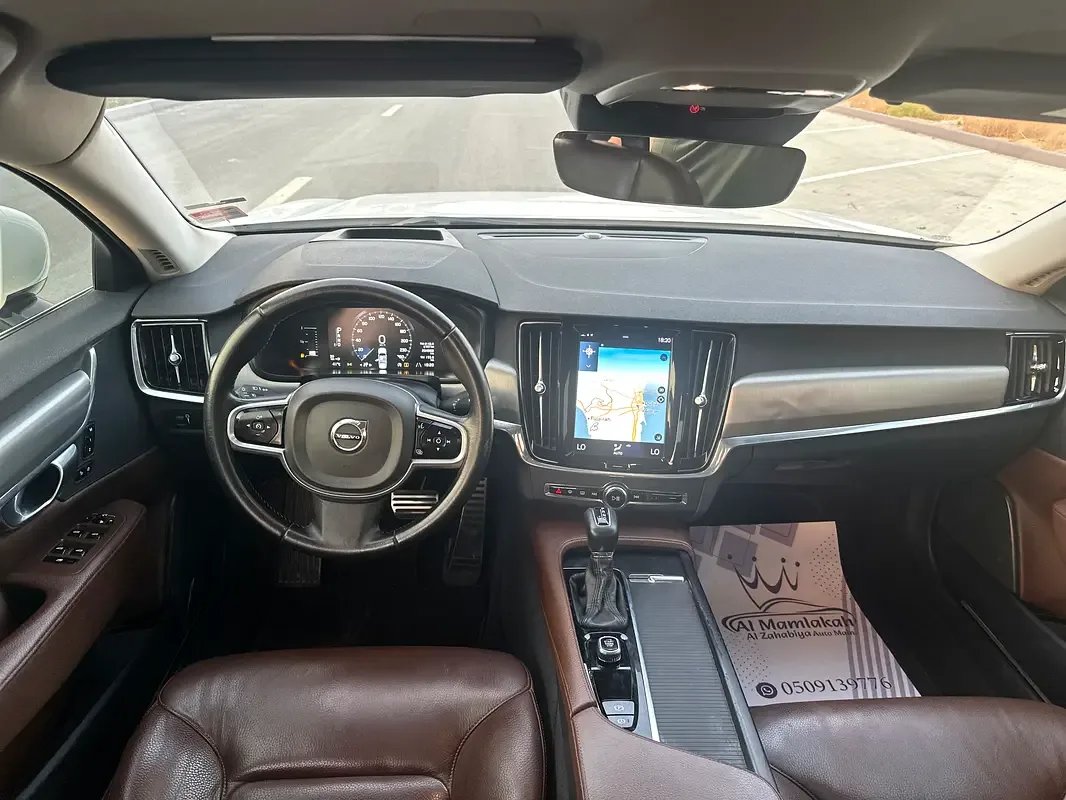 Volvo S90 2.0 AT AWD (320 حصان) - 10