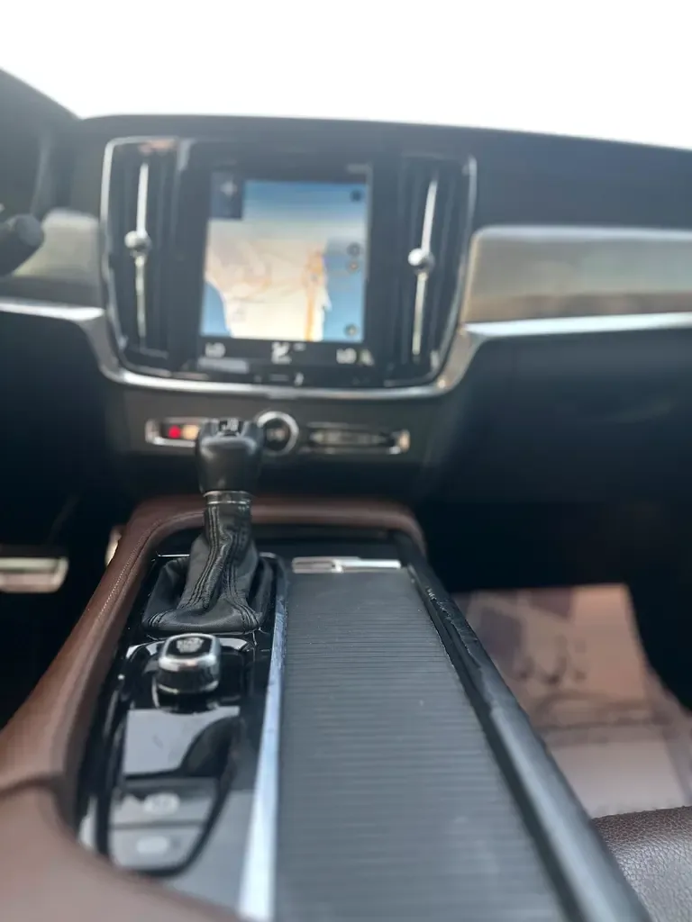 Volvo S90 2.0 AT AWD (320 حصان) - 12
