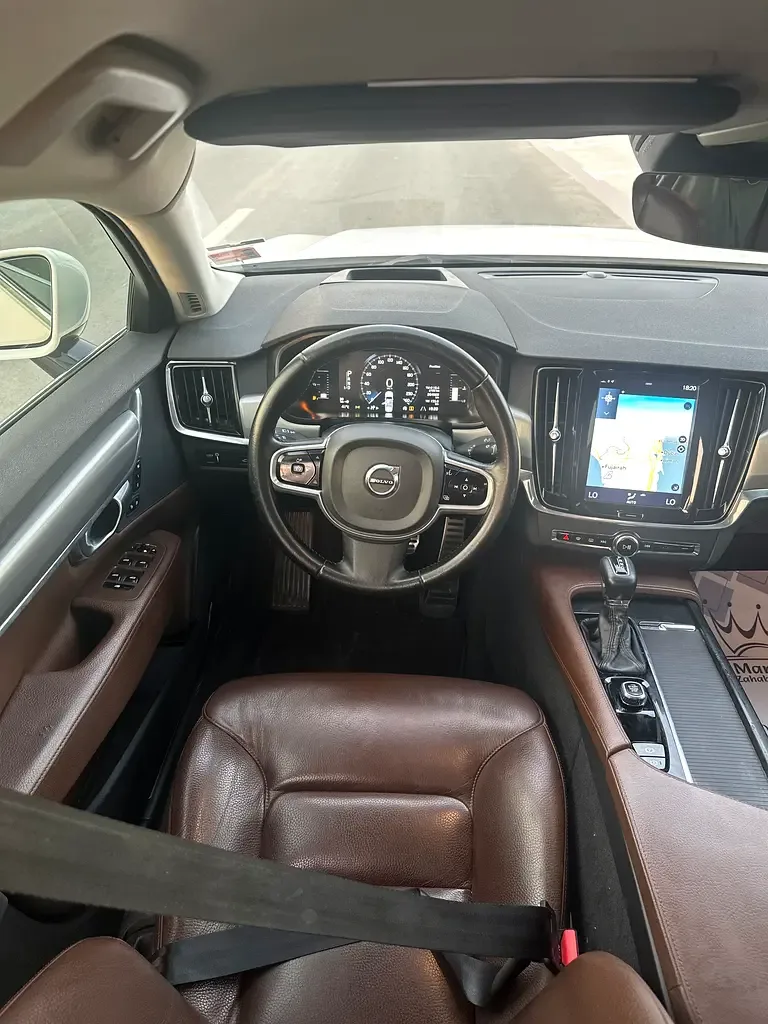 Volvo S90 2.0 AT AWD (320 حصان) - 13