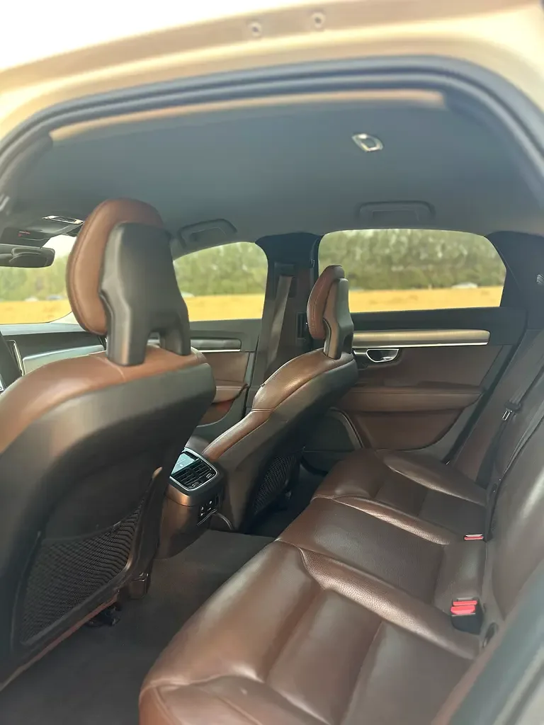 Volvo S90 2.0 AT AWD (320 حصان) - 11