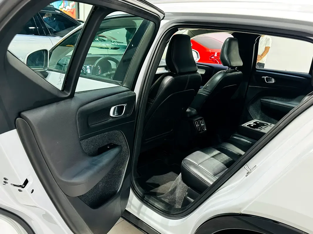 Volvo XC40 2.0 AMT (163 hp) - 16