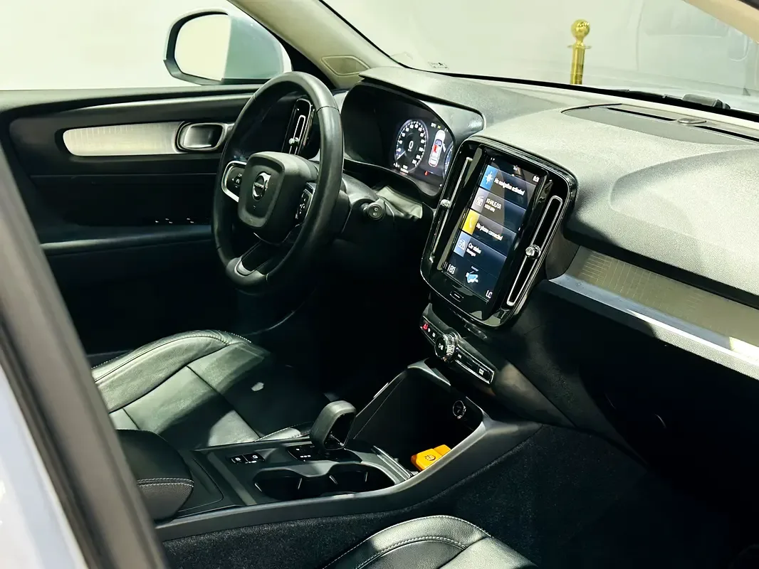 Volvo XC40 2.0 AMT (163 hp) - 17