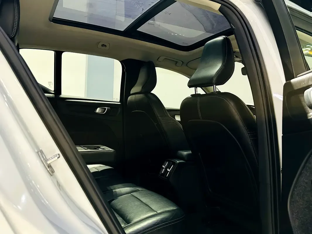 Volvo XC40 2.0 AMT (163 hp) - 19