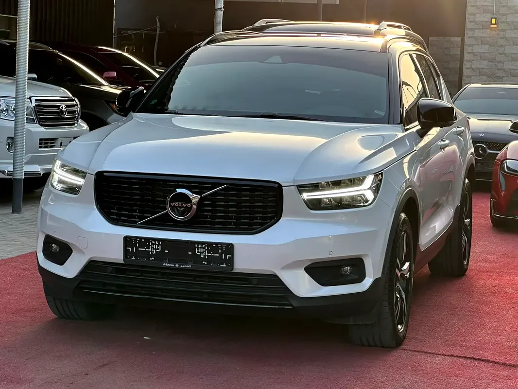 Volvo XC40 2.0 T4 Drive-E AT AWD (190 hp)