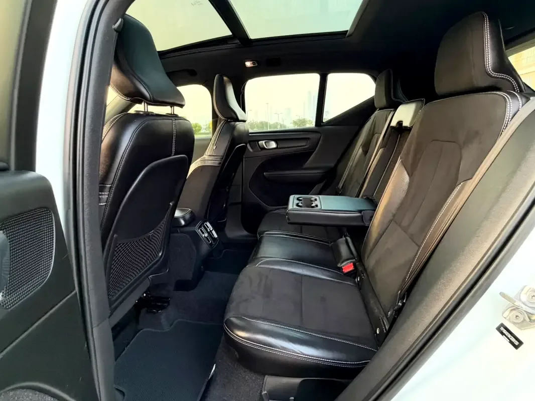 Volvo XC40 2.0 T5 Drive-E AT AWD (249 hp) - 11