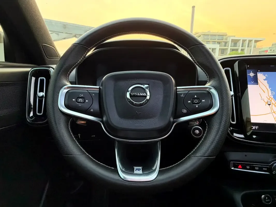 Volvo XC40 2.0 T5 Drive-E AT AWD (249 hp) - 12