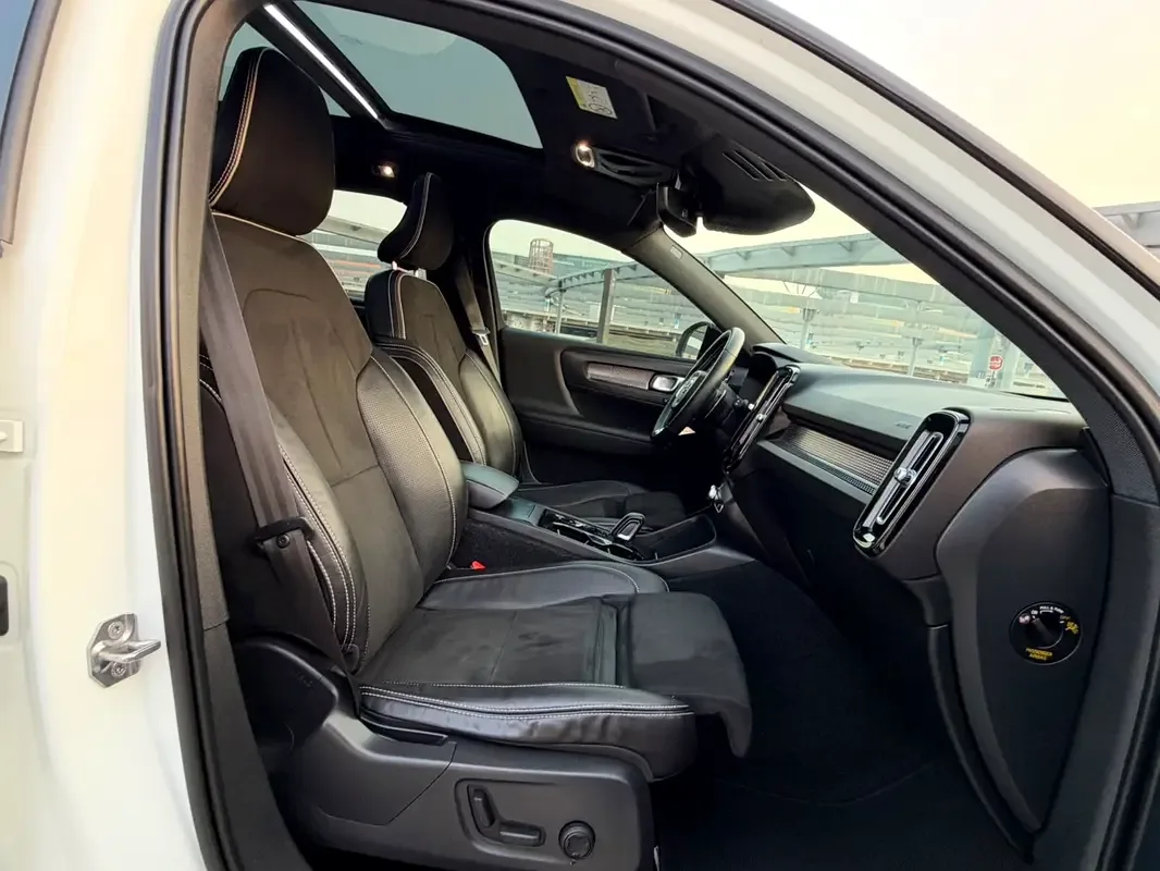 Volvo XC40 2.0 T5 Drive-E AT AWD (249 hp) - 10