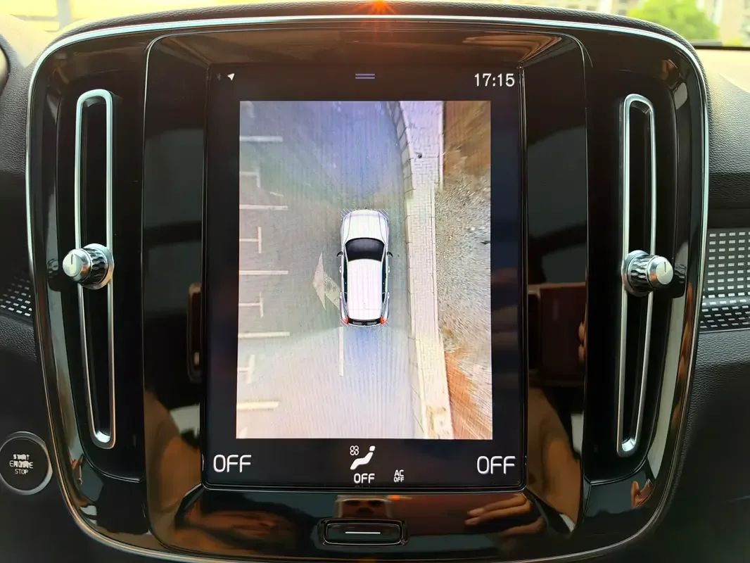 Volvo XC40 2.0 T5 Drive-E AT AWD (249 hp) - 14