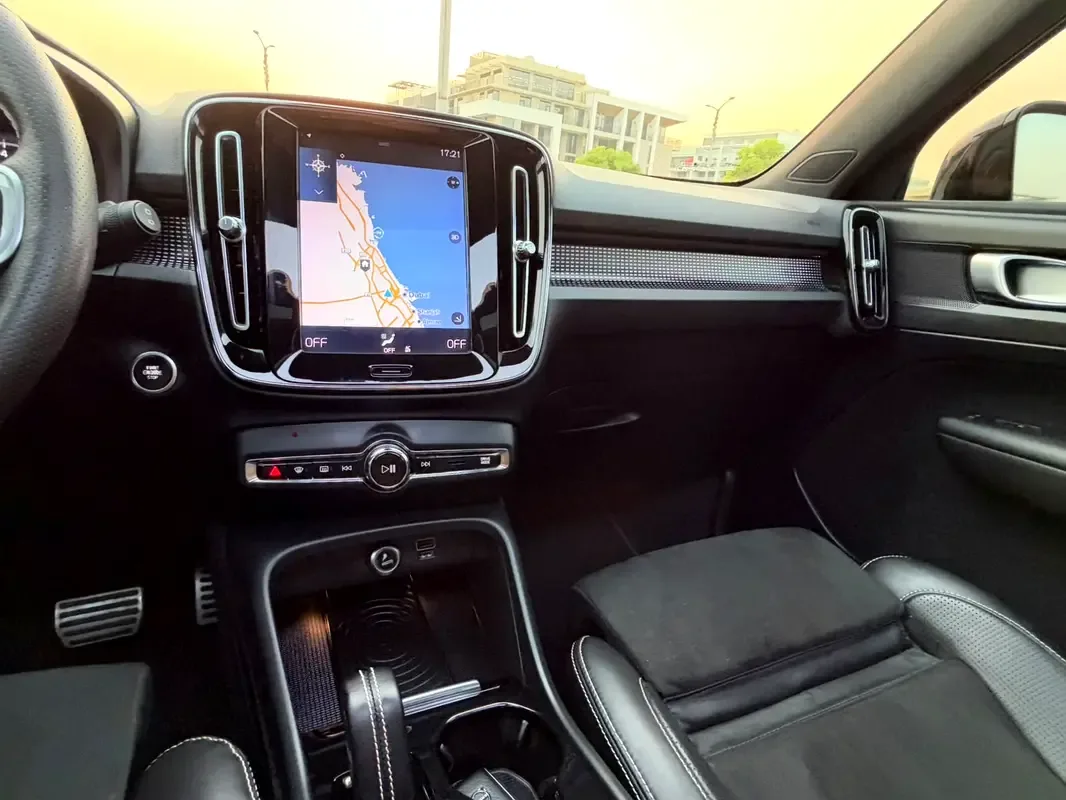 Volvo XC40 2.0 T5 Drive-E AT AWD (249 hp) - 13
