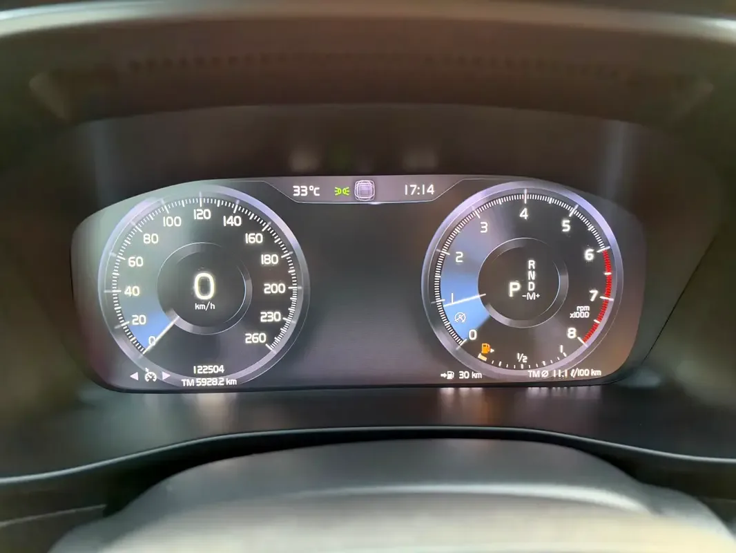 Volvo XC40 2.0 T5 Drive-E AT AWD (249 hp) - 16