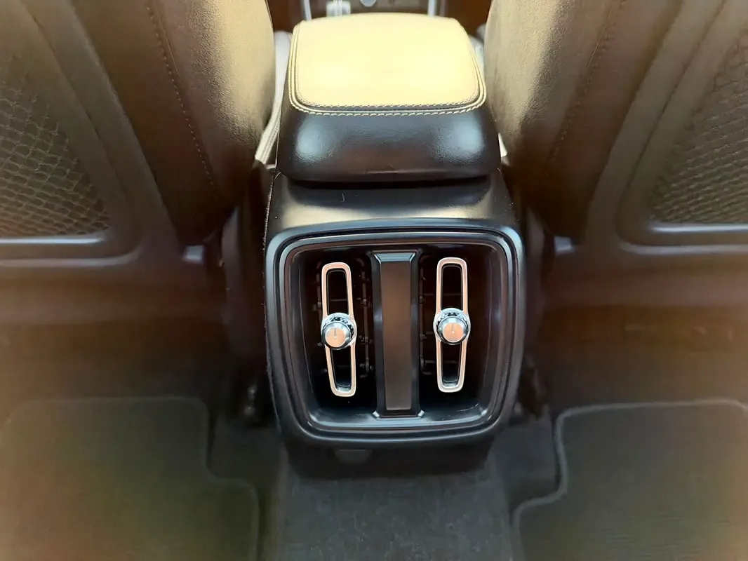 Volvo XC40 2.0 T5 Drive-E AT AWD (249 hp) - 15