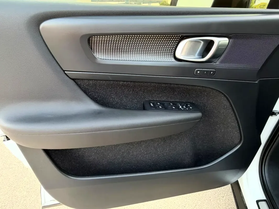 Volvo XC40 2.0 T5 Drive-E AT AWD (249 hp) - 17