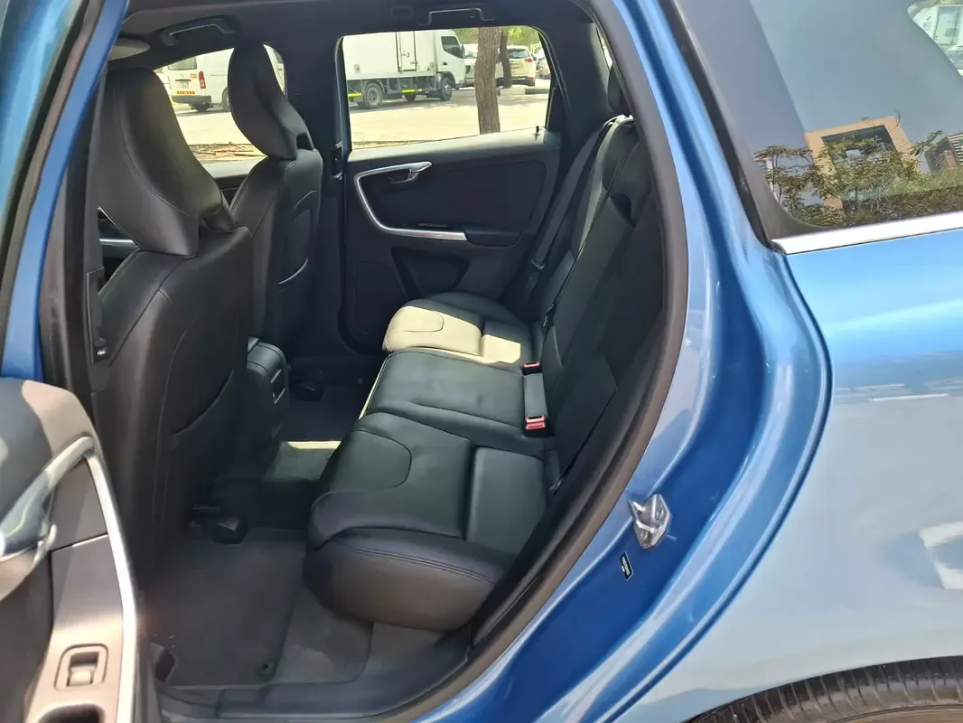 Volvo XC60 2.0 T5 Powershift (240 hp) - 7
