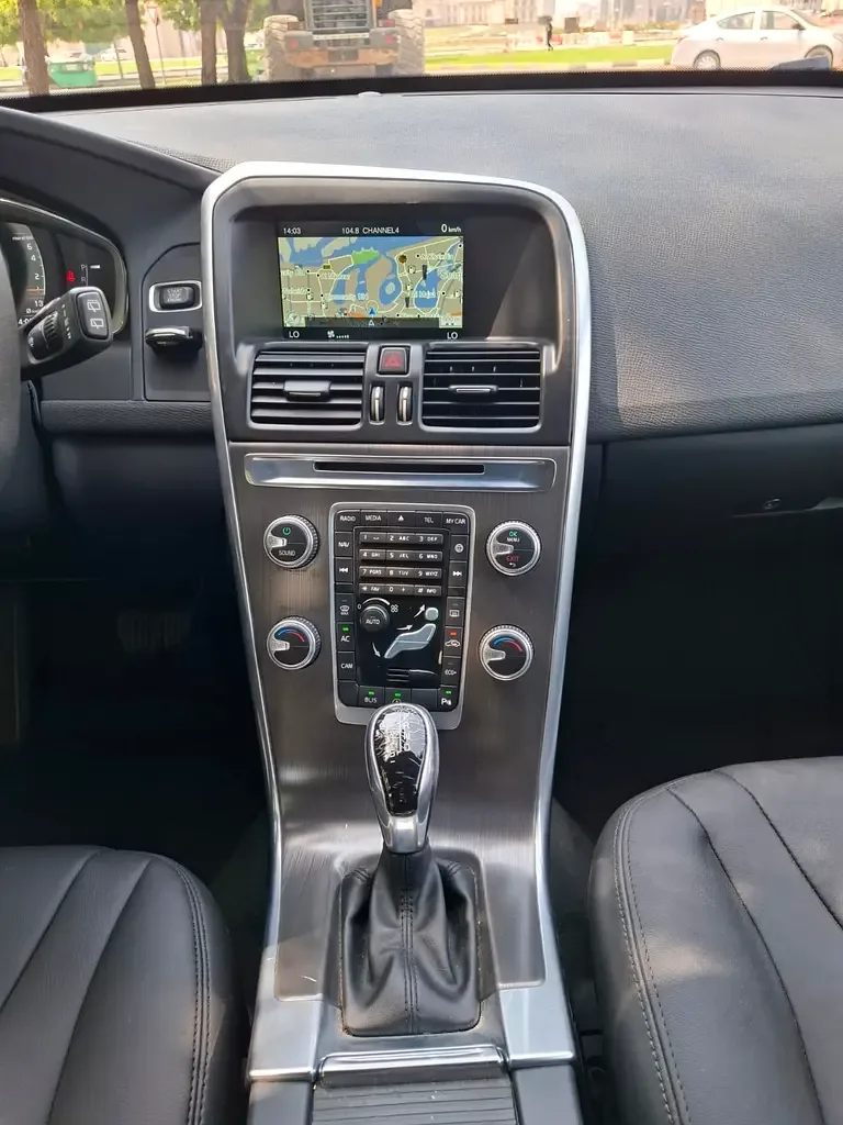 Volvo XC60 2.0 T5 Powershift (240 hp) - 10