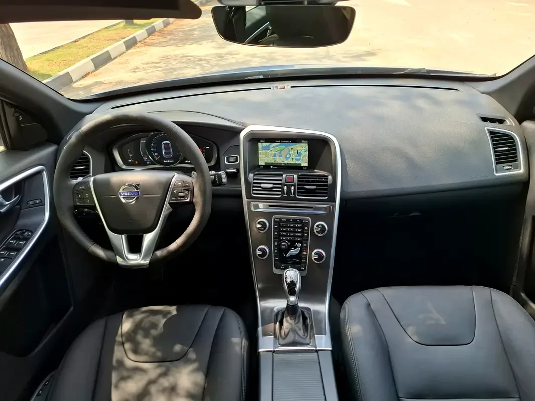 Volvo XC60 2.0 T5 Powershift (240 hp) - 9