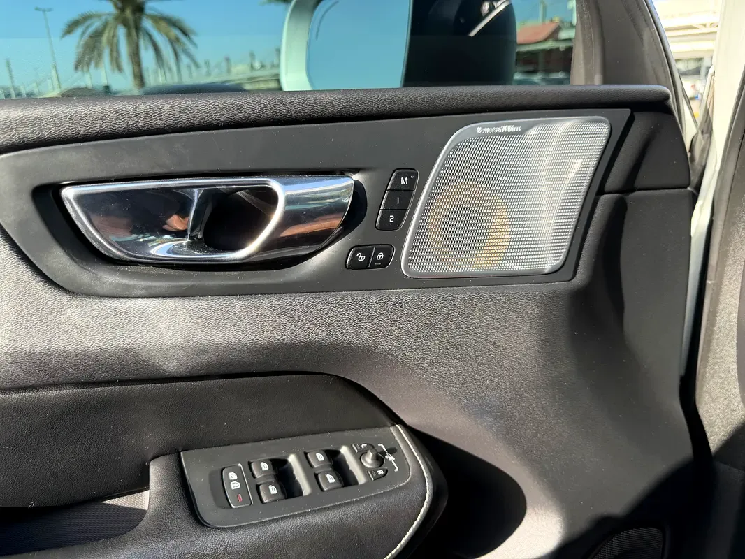 Volvo XC60 2.0 T6 AT AWD (320 حصان) - 11