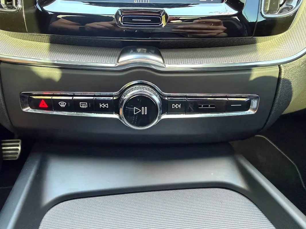 Volvo XC60 2.0 T6 AT AWD (320 حصان) - 15