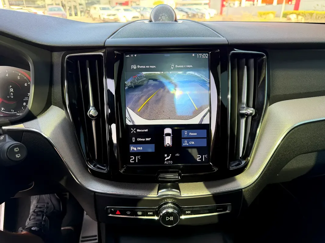 Volvo XC60 2.0 T6 AT AWD (320 حصان) - 13