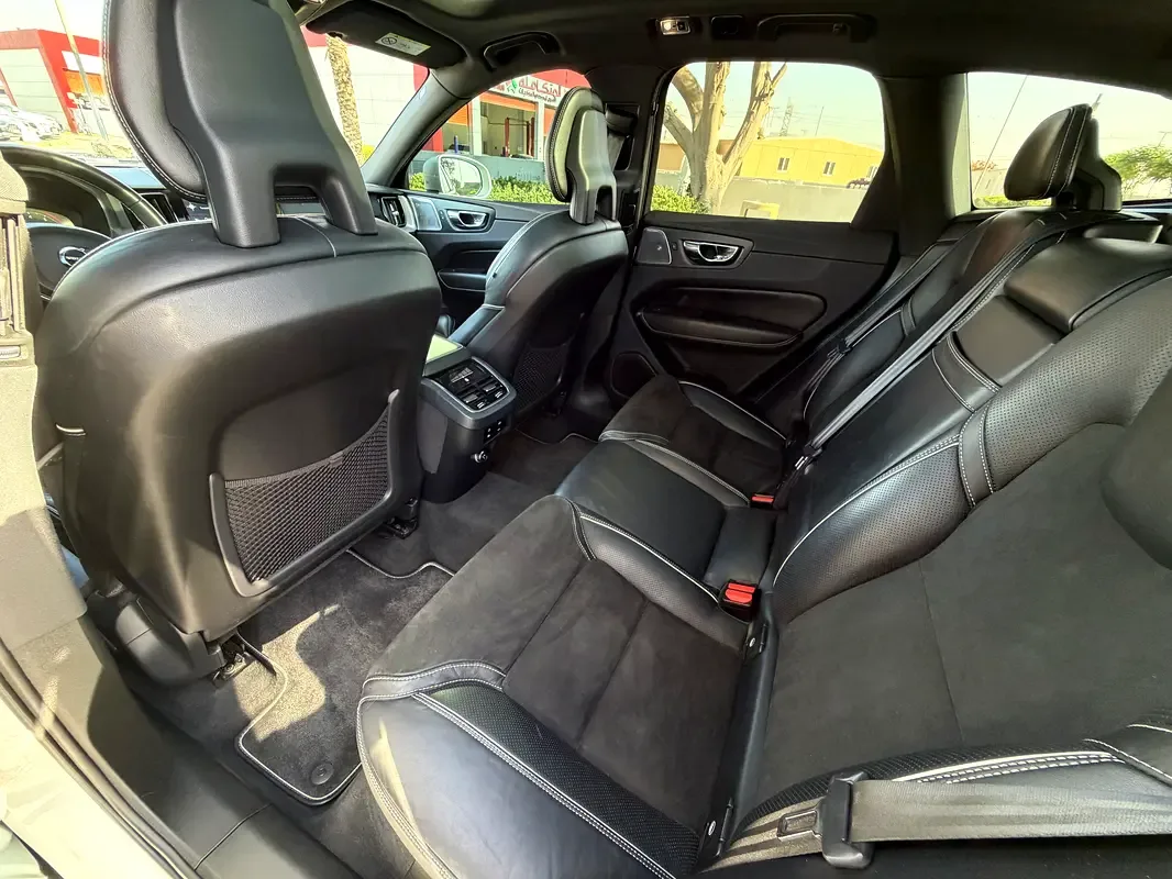 Volvo XC60 2.0 T6 AT AWD (320 حصان) - 18