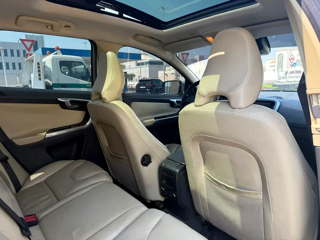 Volvo XC60 3.0 T6 Geartronic AWD (304 حصان) - 9