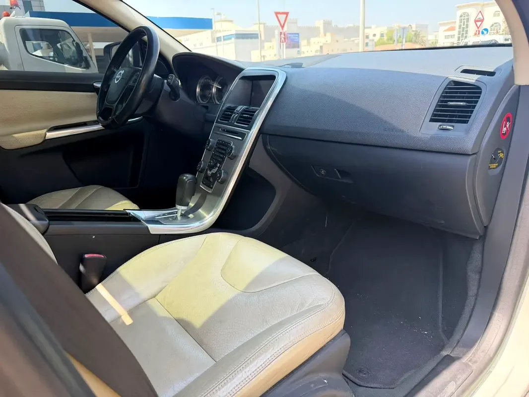 Volvo XC60 3.0 T6 Geartronic AWD (304 حصان) - 7