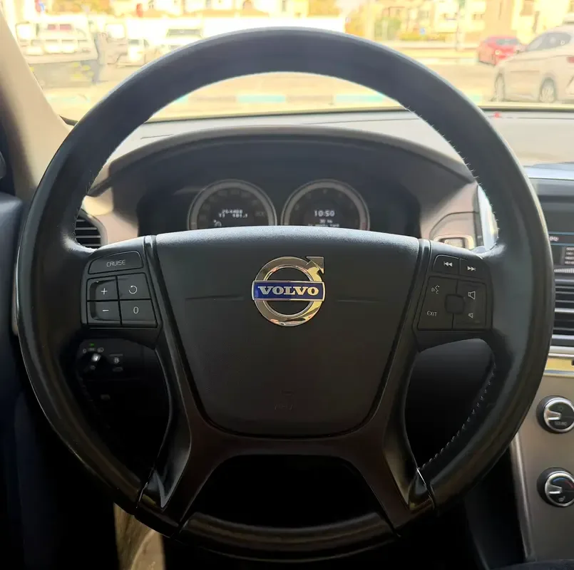 Volvo XC60 3.0 T6 Geartronic AWD (304 حصان) - 12