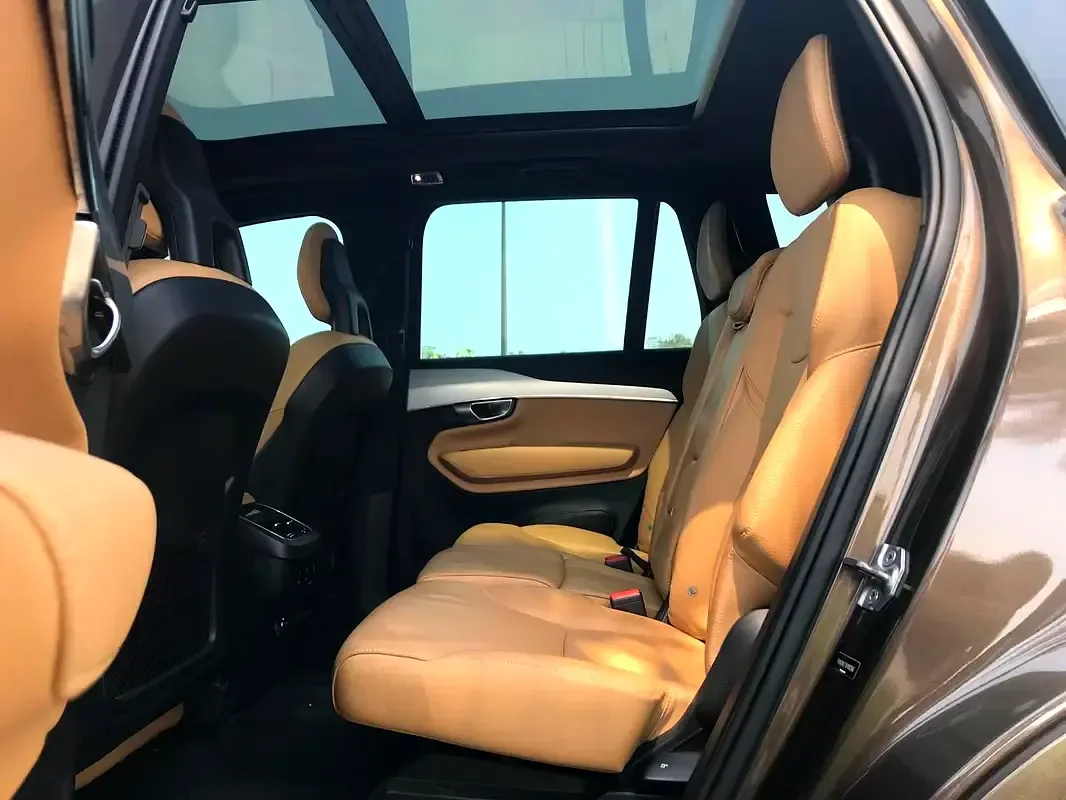 Volvo XC90 2.0 T6 Drive-E AT AWD (5 مقاعد) (310 حصان) - 9