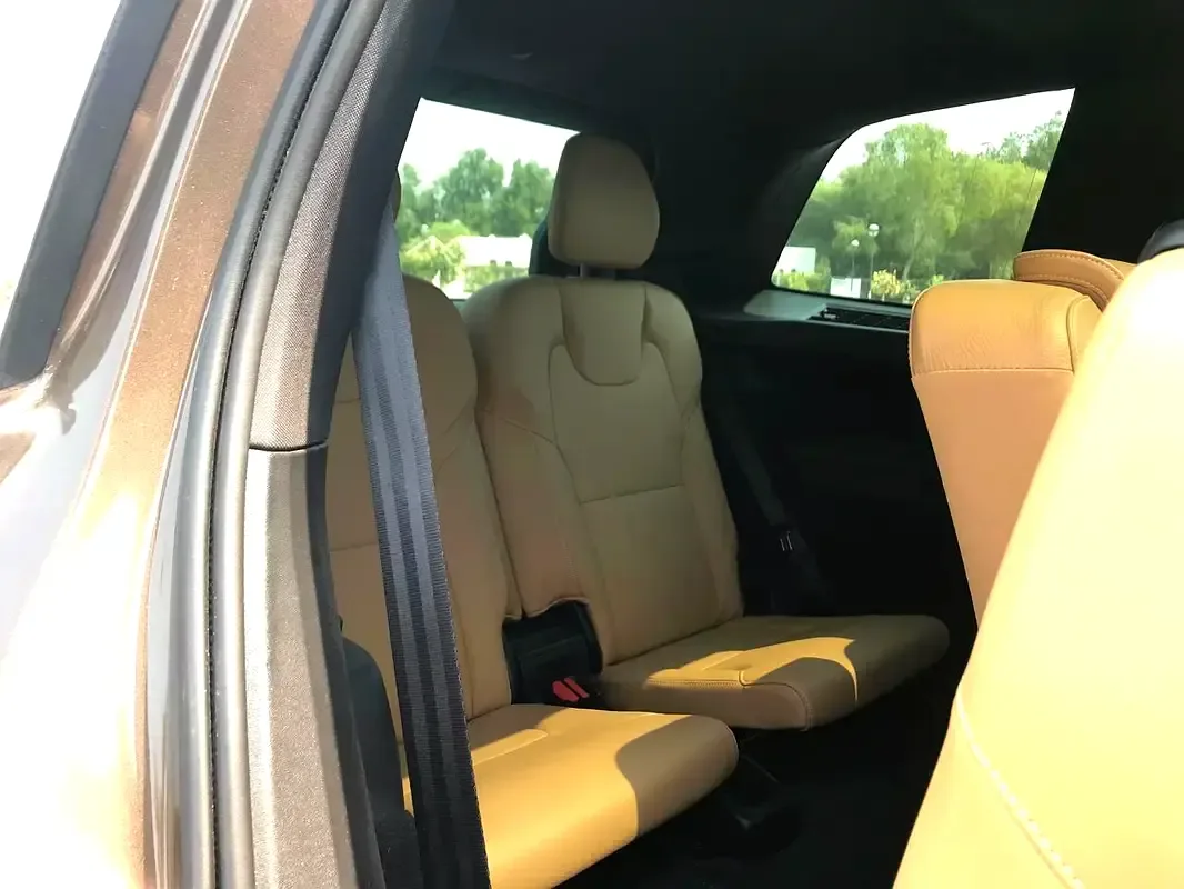 Volvo XC90 2.0 T6 Drive-E AT AWD (5 مقاعد) (310 حصان) - 10