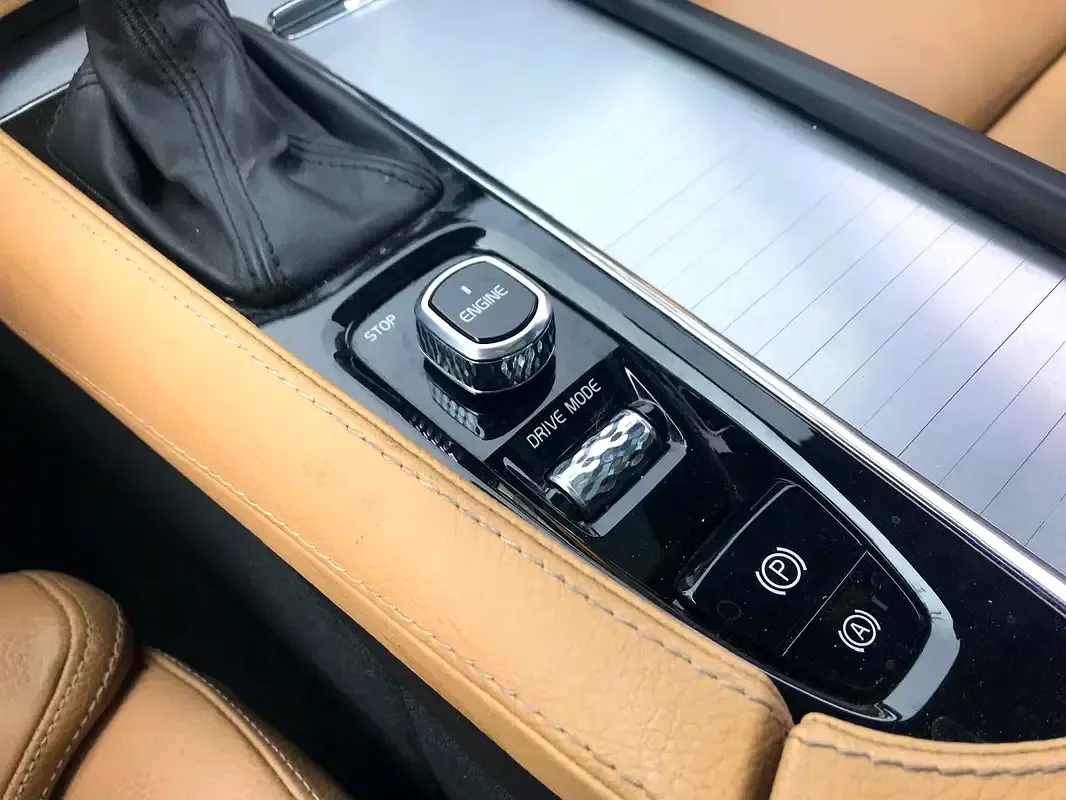 Volvo XC90 2.0 T6 Drive-E AT AWD (5 مقاعد) (310 حصان) - 17