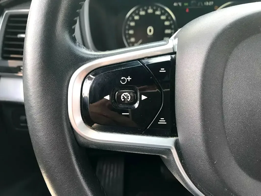 Volvo XC90 2.0 T6 Drive-E AT AWD (5 مقاعد) (310 حصان) - 19