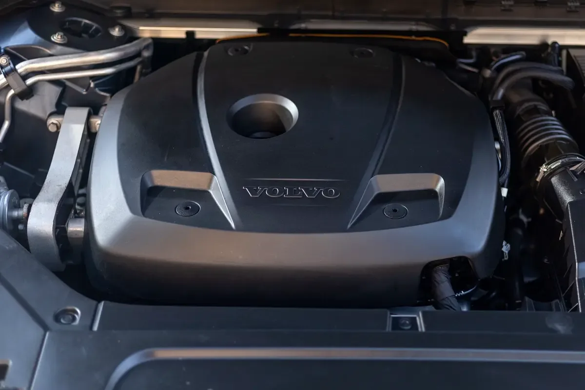 Volvo XC90 2.0 T6 Drive-E AT AWD (7 مقاعد) (320 حصان) - 11