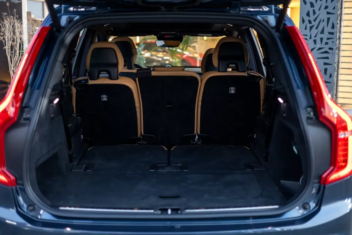 Volvo XC90 2.0 T6 Drive-E AT AWD (7 مقاعد) (320 حصان) - 10