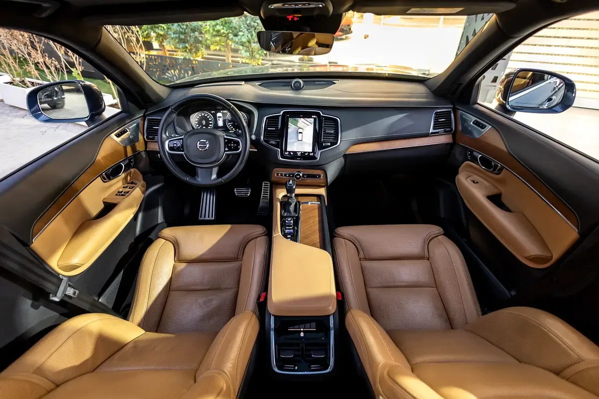 Volvo XC90 2.0 T6 Drive-E AT AWD (7 مقاعد) (320 حصان) - 14