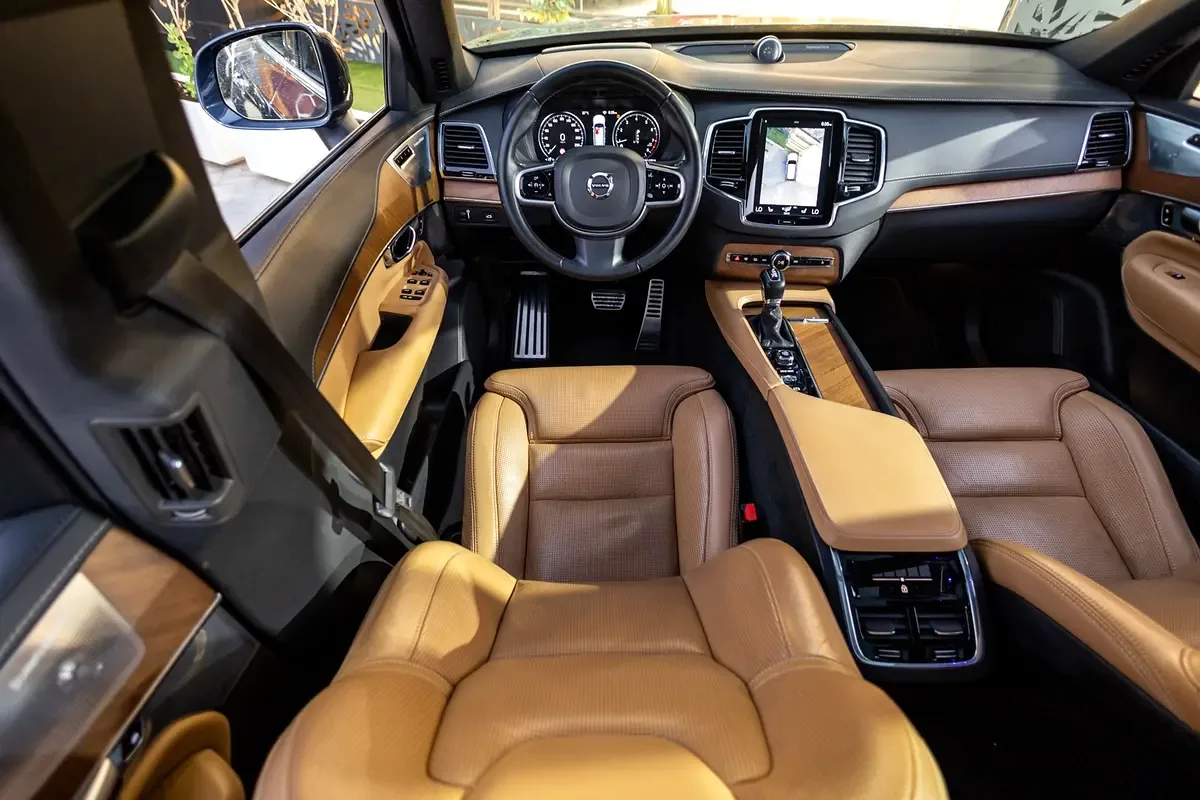 Volvo XC90 2.0 T6 Drive-E AT AWD (7 مقاعد) (320 حصان) - 15