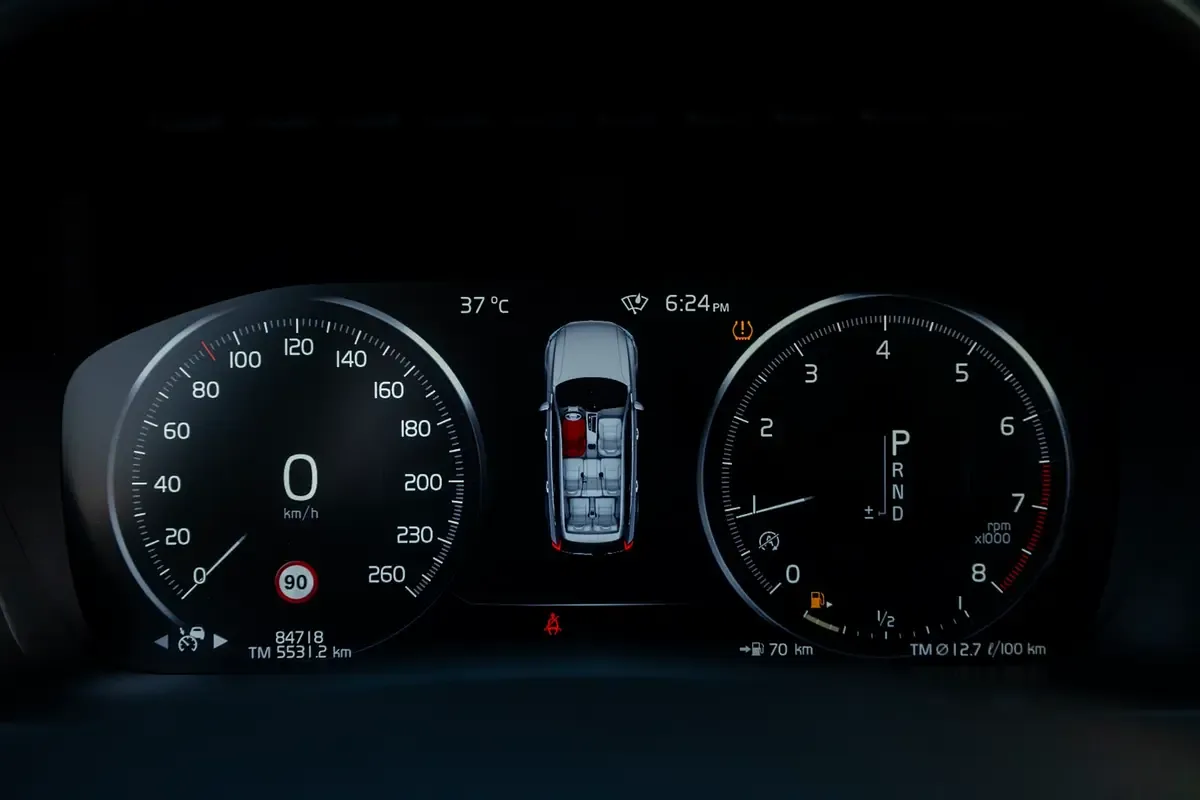 Volvo XC90 2.0 T6 Drive-E AT AWD (7 مقاعد) (320 حصان) - 18