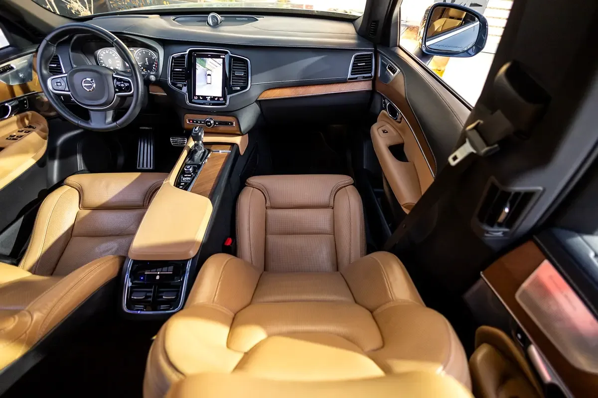 Volvo XC90 2.0 T6 Drive-E AT AWD (7 مقاعد) (320 حصان) - 16