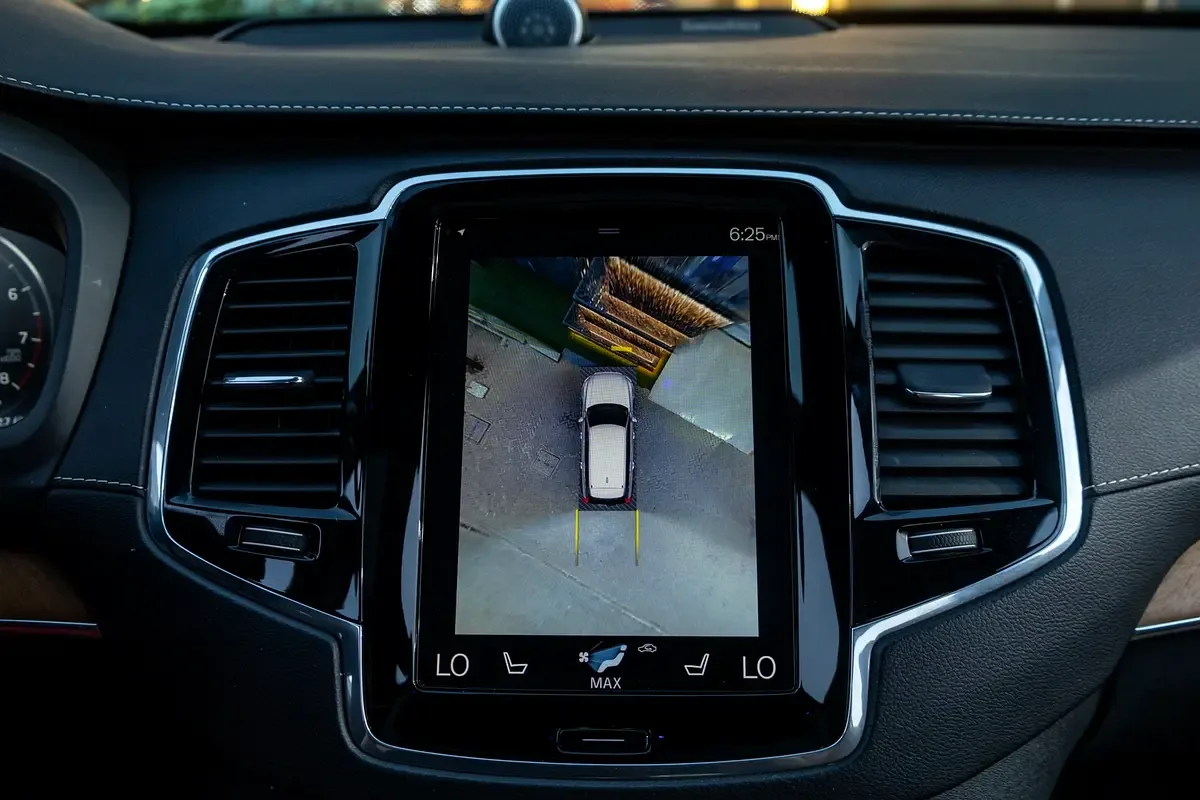 Volvo XC90 2.0 T6 Drive-E AT AWD (7 مقاعد) (320 حصان) - 19