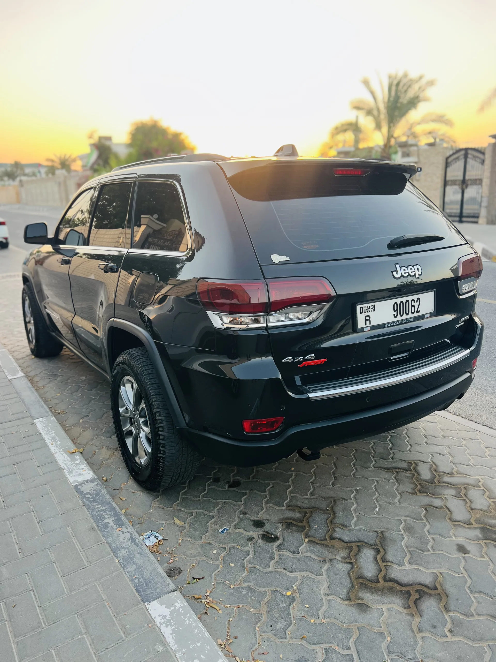 Jeep Grand Cherokee 5.7 Hemi AT AWD (347 حصان)