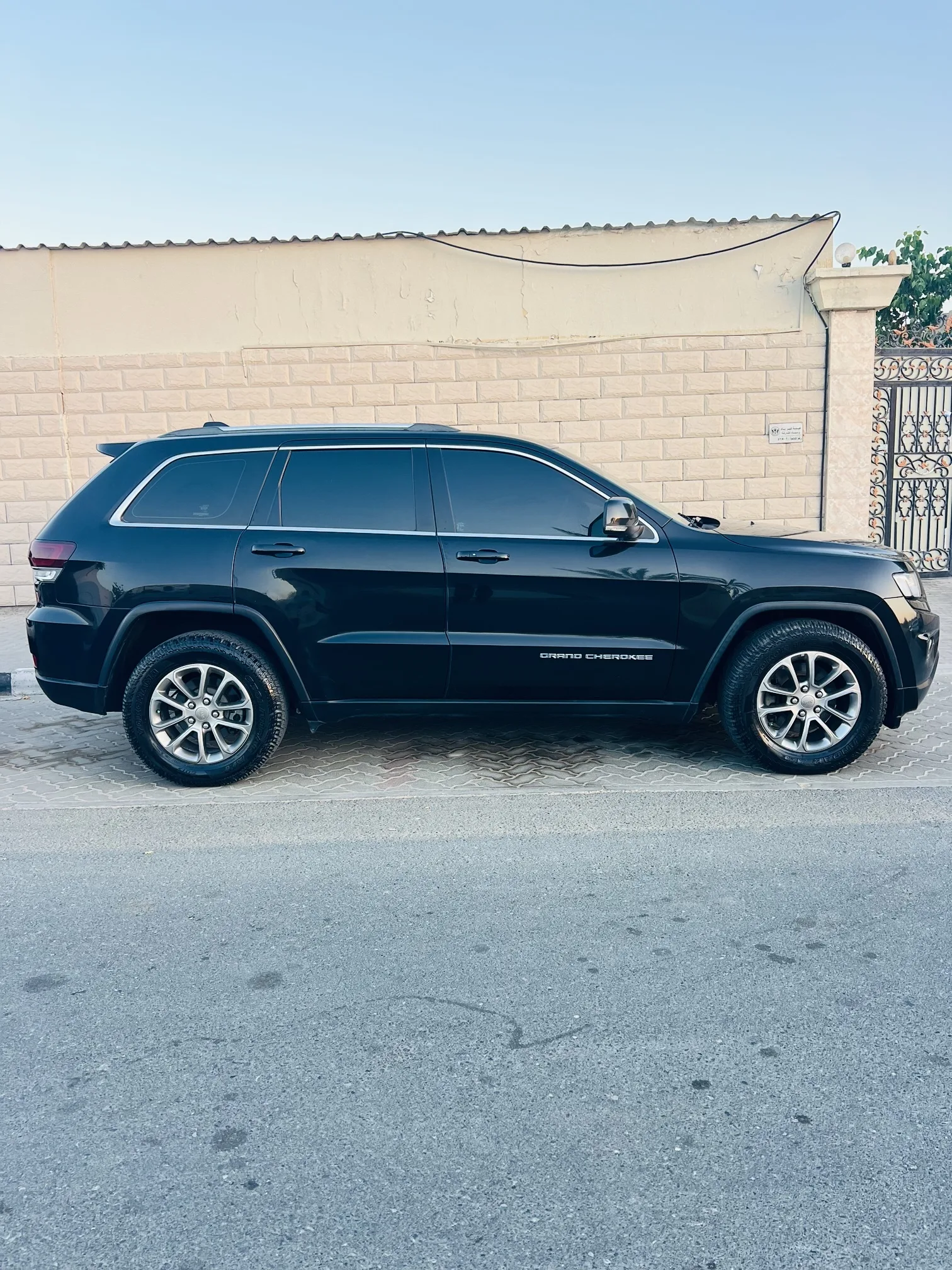 Jeep Grand Cherokee 5.7 Hemi AT AWD (347 حصان) - 2